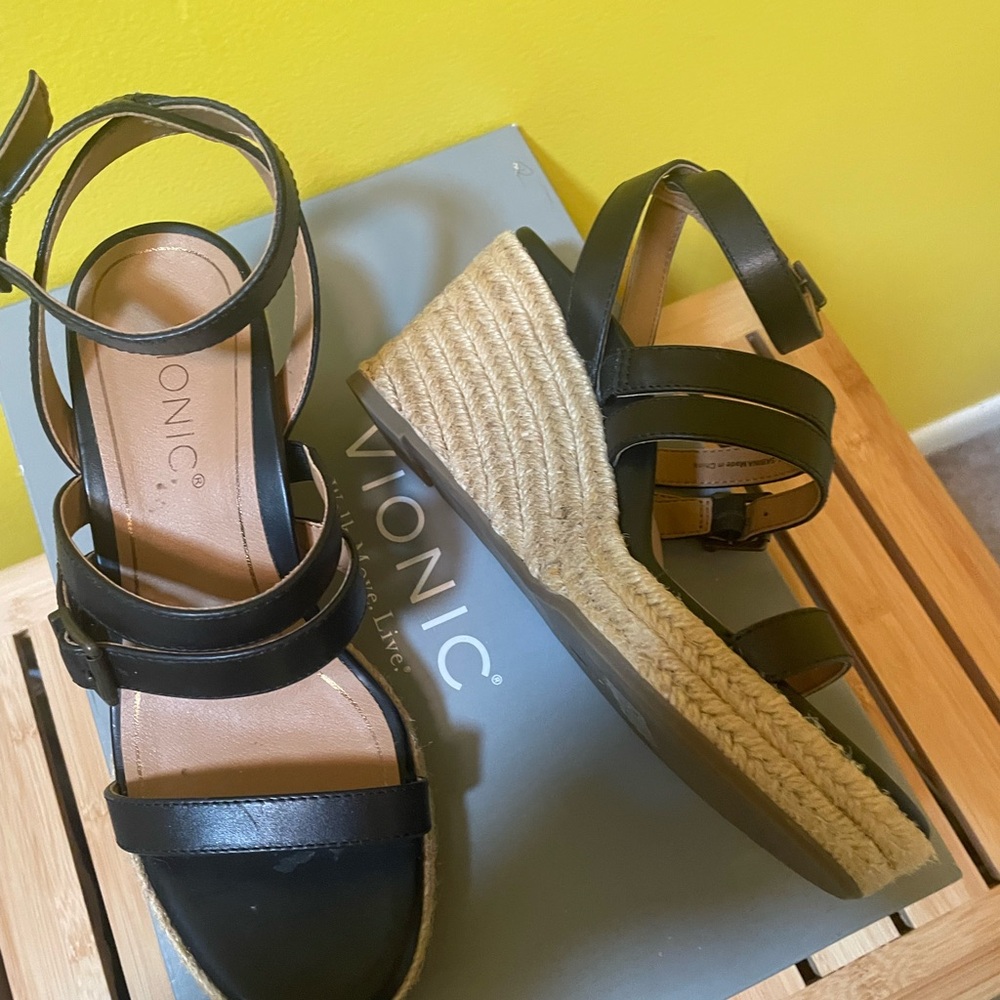 Vionic Black Wedge Shoes with Comfort and Style Size 6